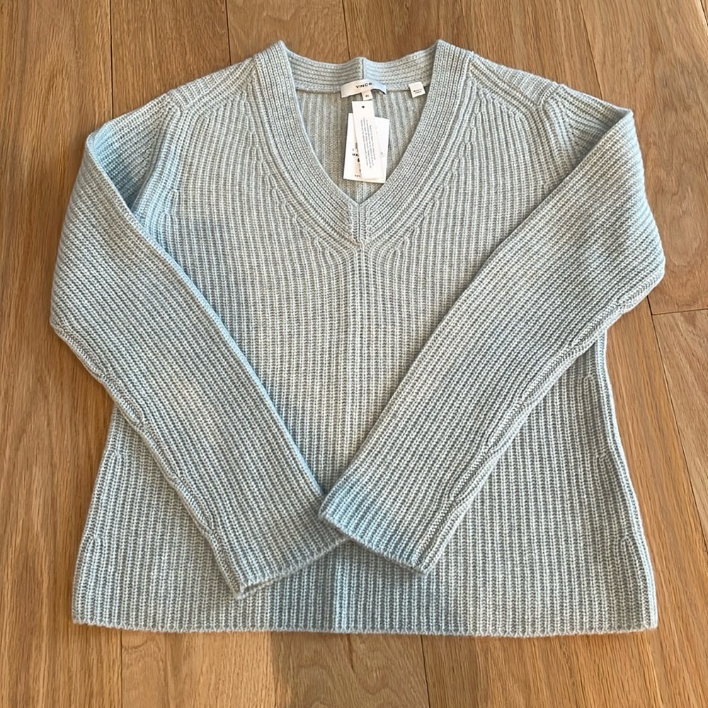 NWT Vince cashmere v neck sweater in mint green xs